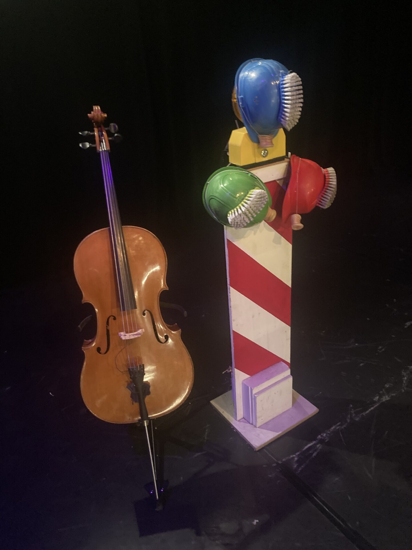 Cello an der Baustelle